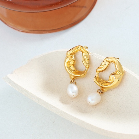 18K Gold Plated Irregular Shape Earrings*Vintage Earrings*Pearl Earrings*ML - Picture 3 of 9